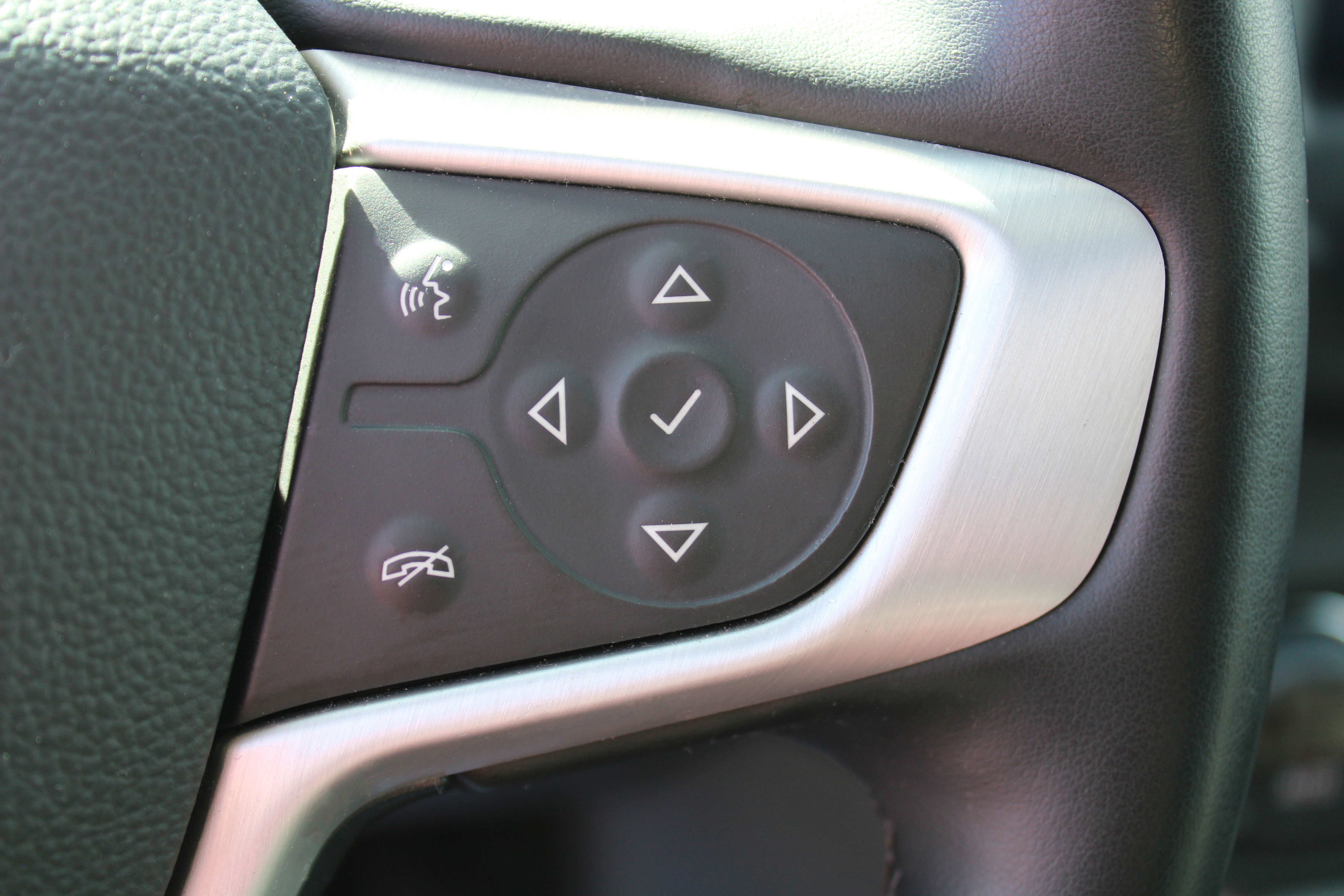 Used 2024 GMC Terrain SLT image 41