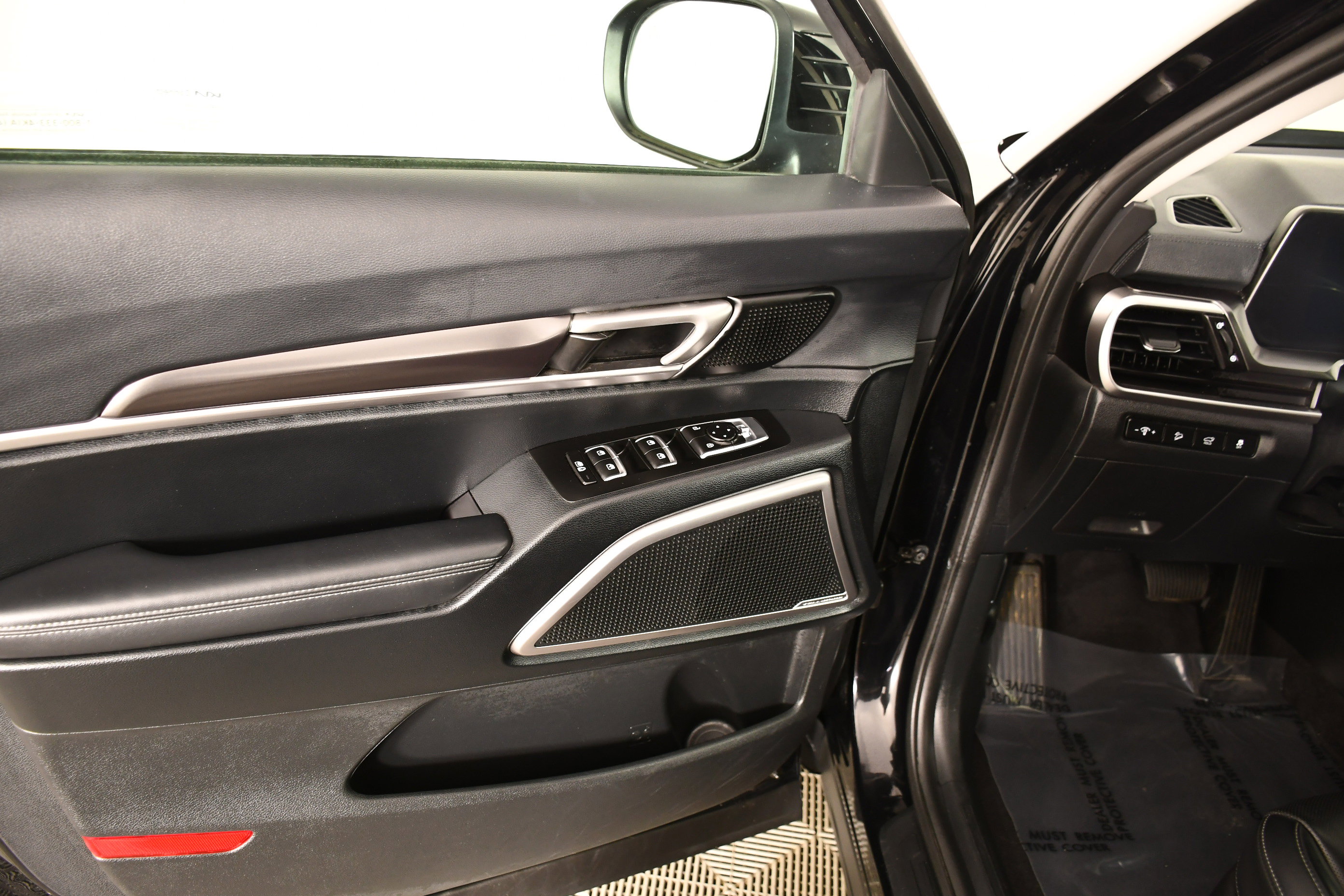 Used 2025 Kia Telluride S image 36