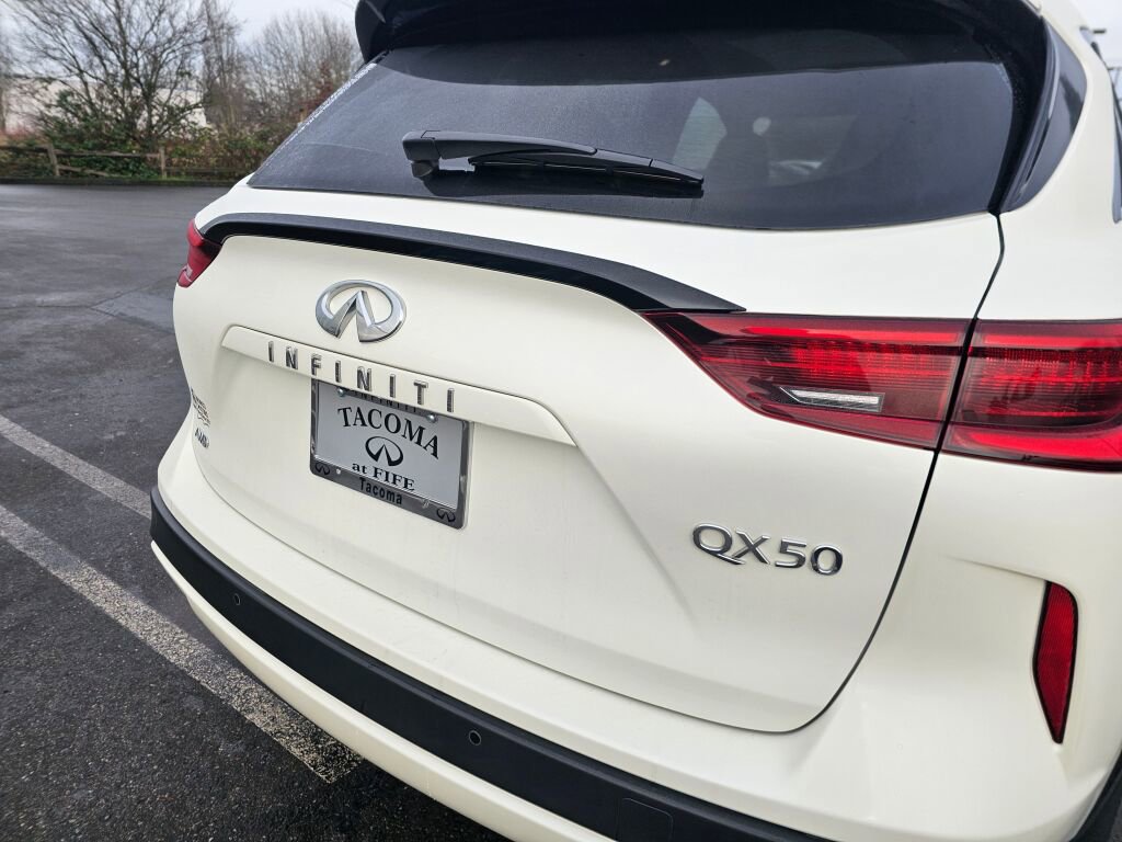 Used 2022 INFINITI QX50 Luxe w/ Appearance Package image 17