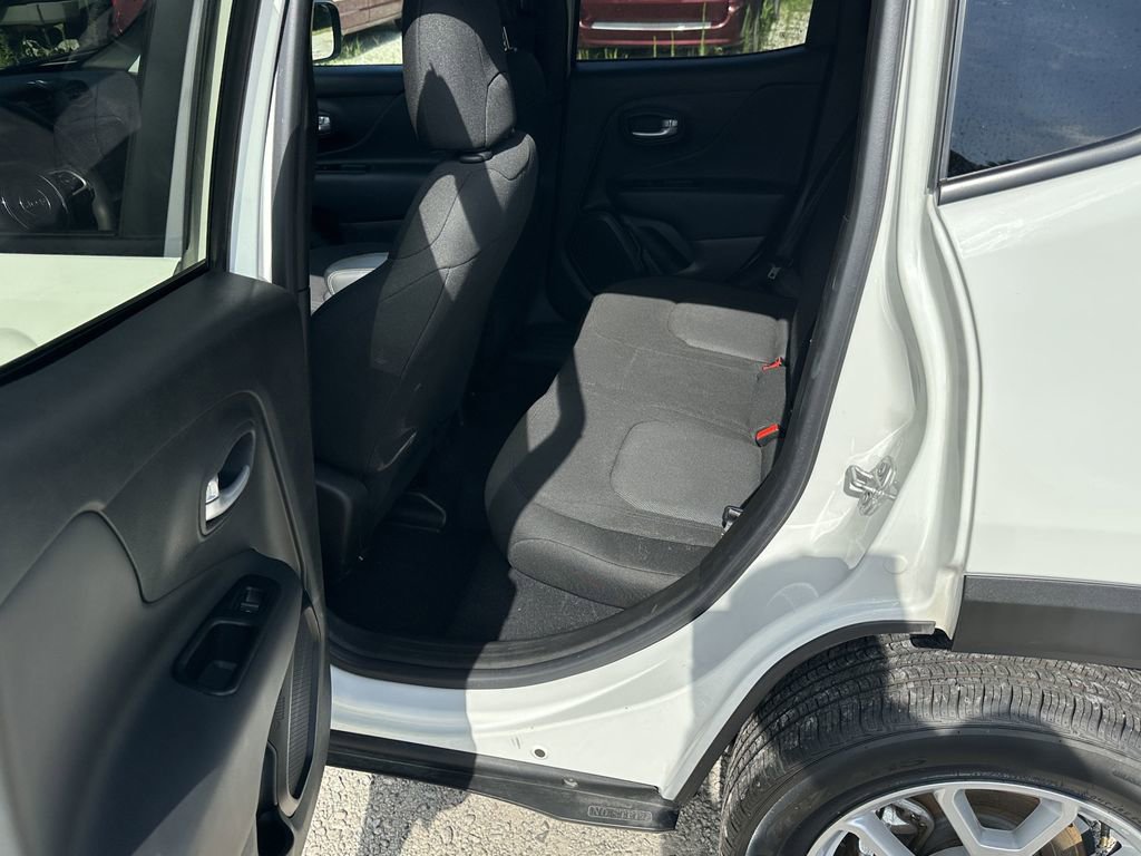 Used 2023 Jeep Renegade Latitude image 21