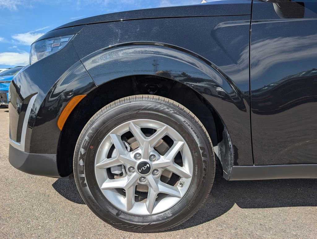 Certified 2025 Kia Soul LX image 11