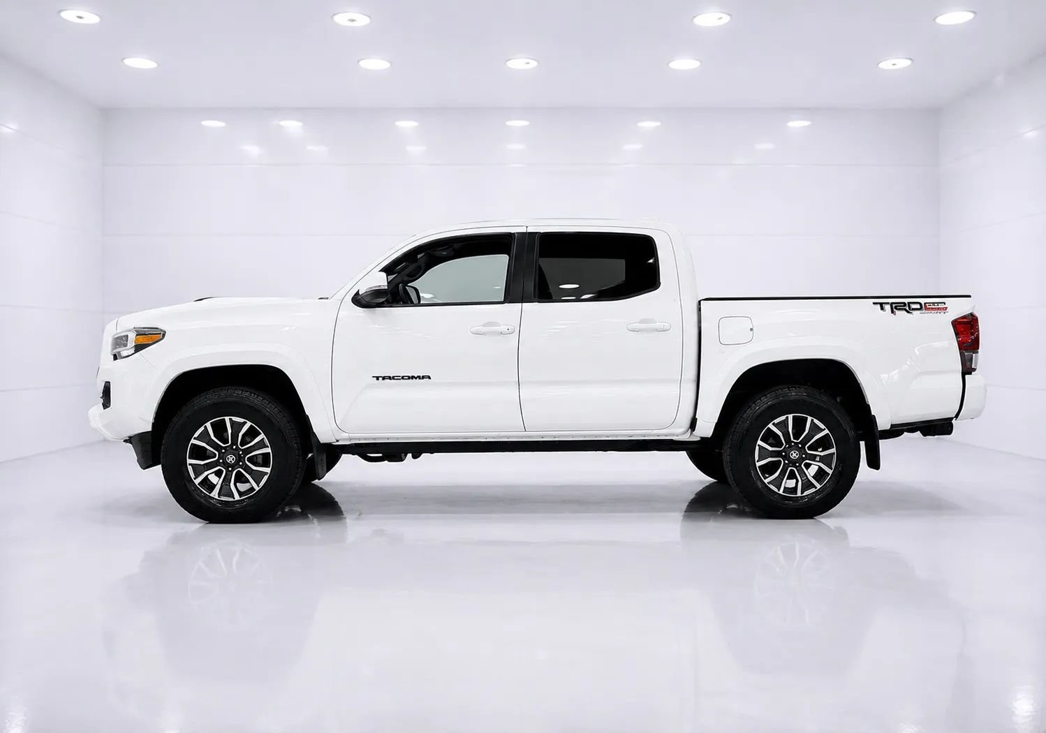 Used 2022 Toyota Tacoma TRD Sport w/ Technology Package AWD/4WD image 2