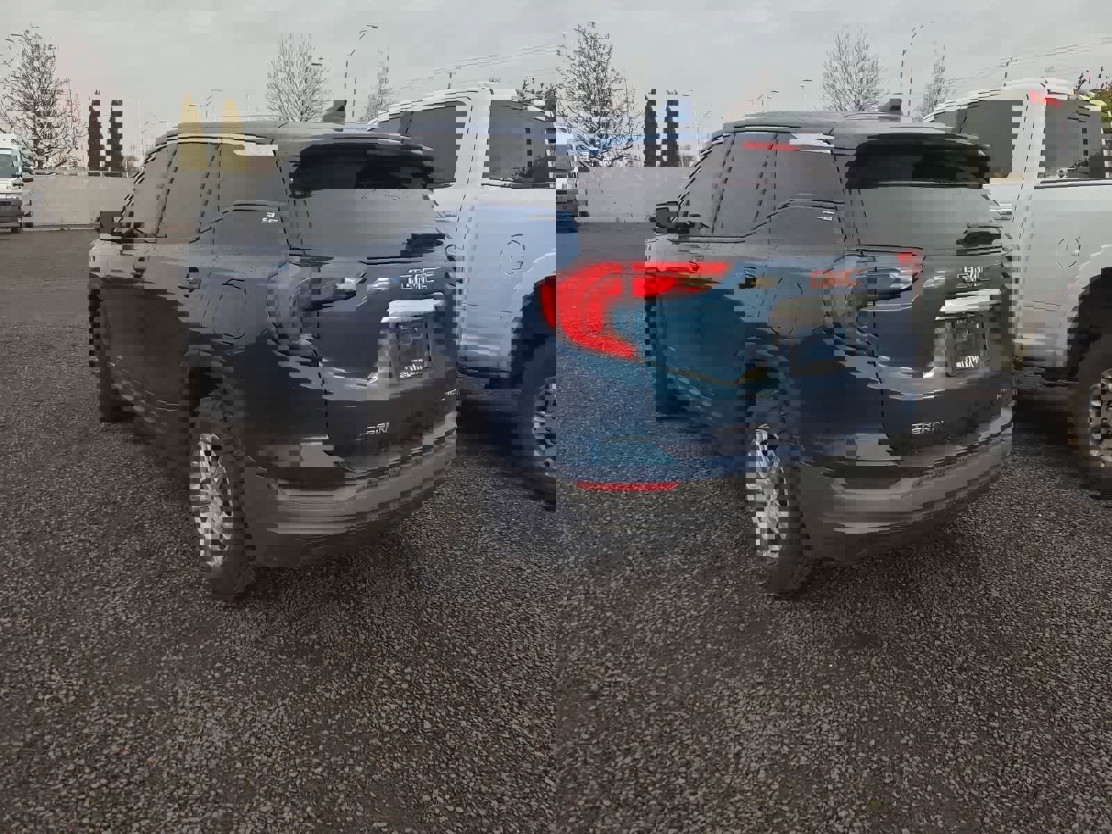 Used 2020 GMC Terrain SLE image 3