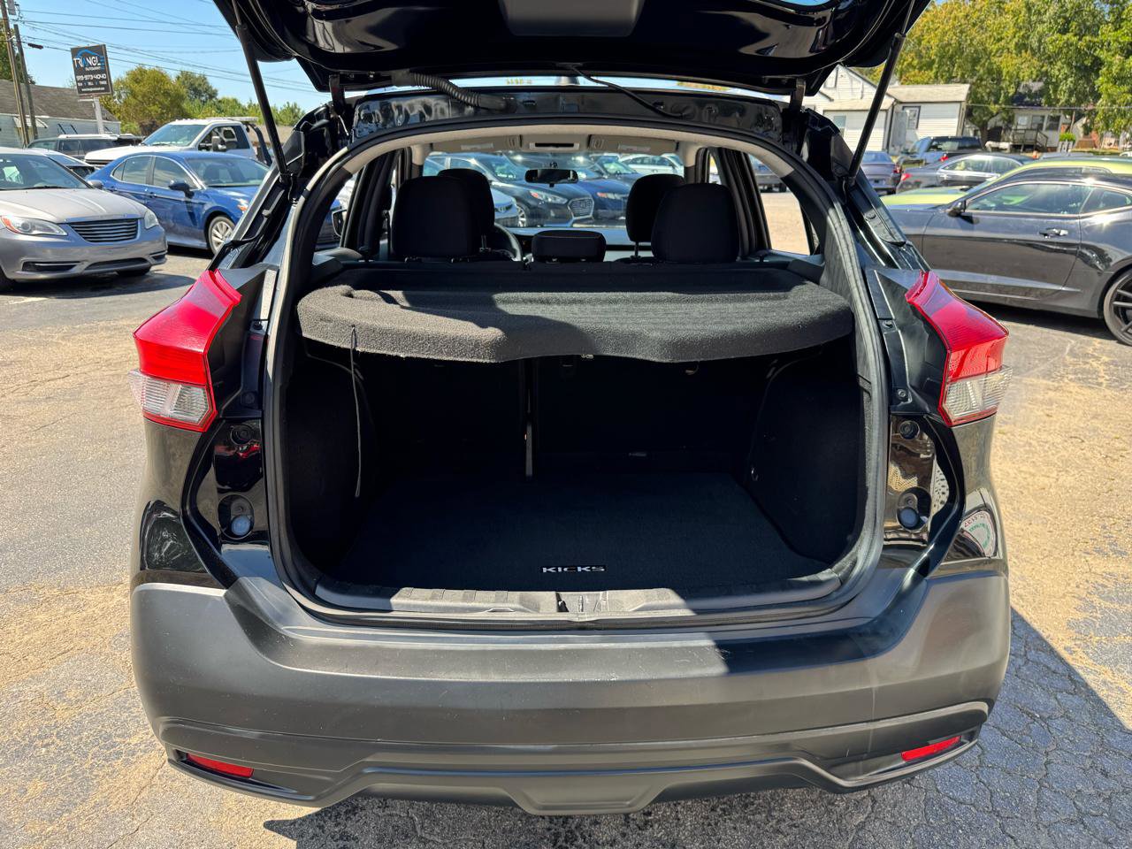 Used 2018 Nissan Kicks SV FWD image 16