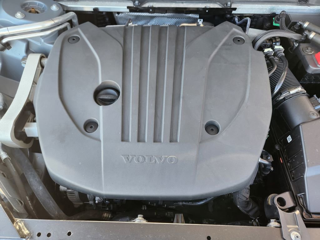 Used 2023 Volvo XC60 B5 Plus image 19