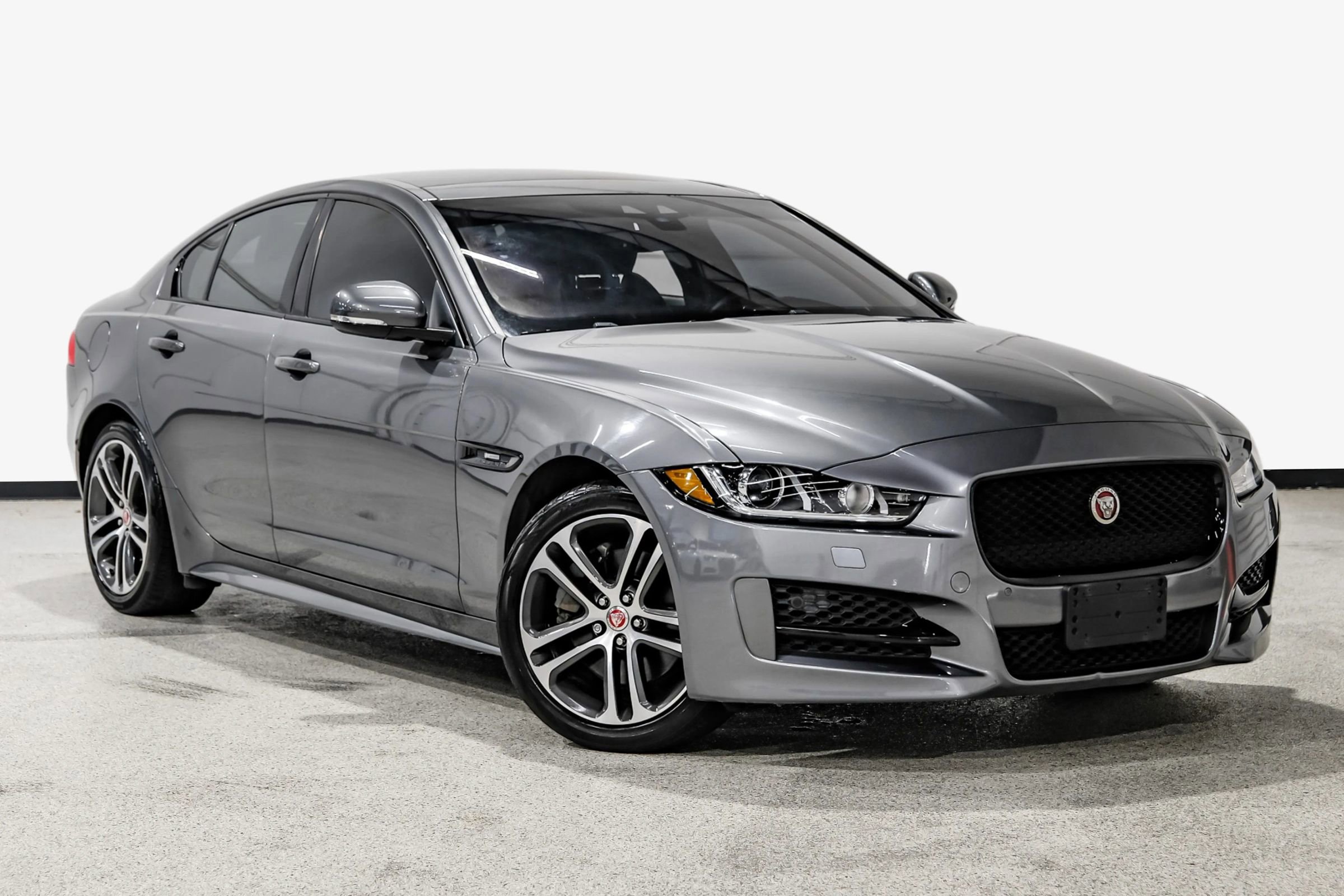 Used 2019 Jaguar XE R-Sport AWD/4WD image 4