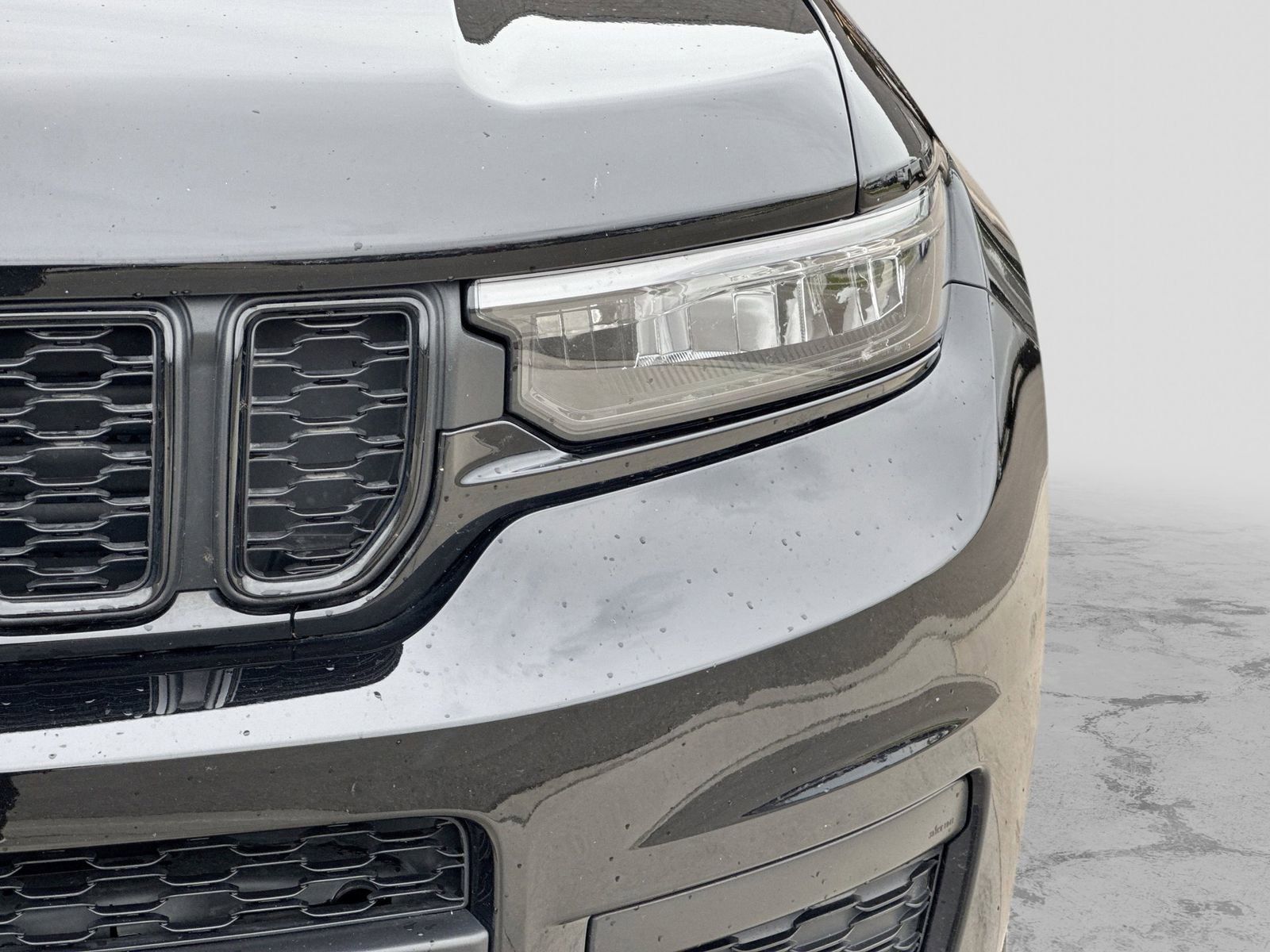 Used 2023 Jeep Grand Cherokee L Laredo AWD/4WD image 13