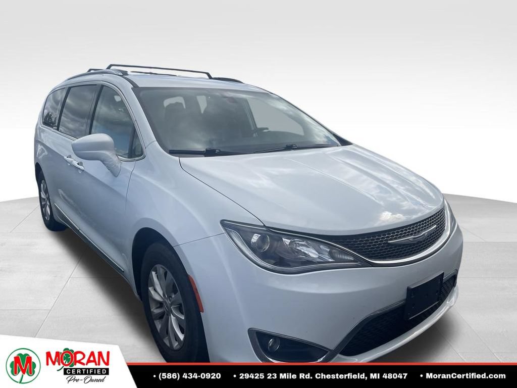 Used 2018 Chrysler Pacifica Touring-L FWD image 4