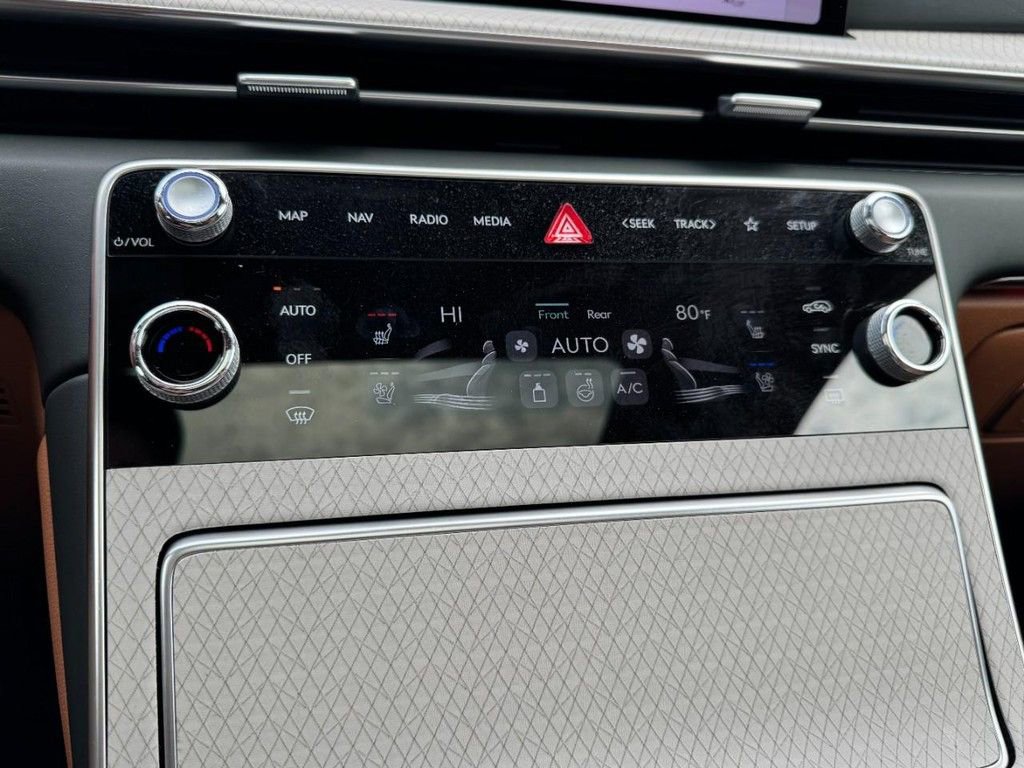 Certified 2025 Genesis GV80 3.5T Prestige image 21