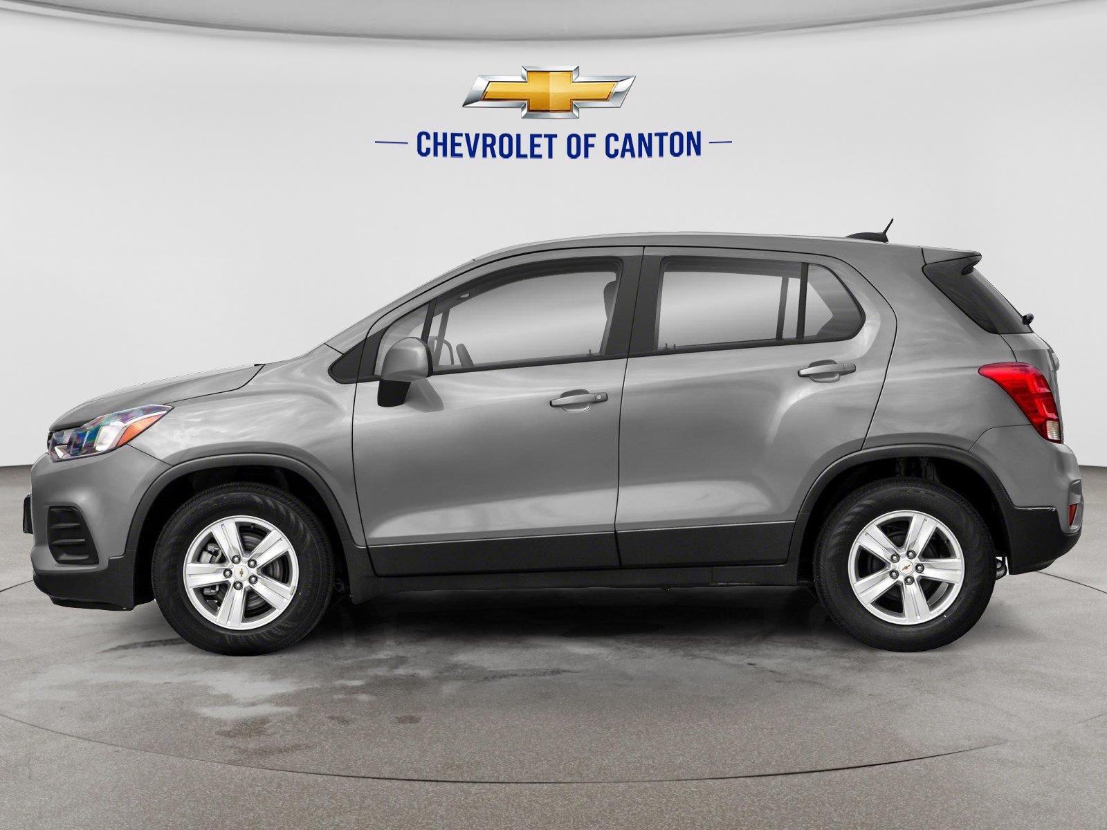 Used 2022 Chevrolet Trax LS w/ Tint and Cruise Package AWD/4WD image 3