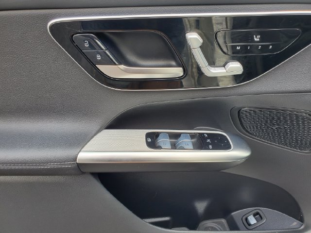 Used 2024 Mercedes-Benz GLC 300 4MATIC image 14