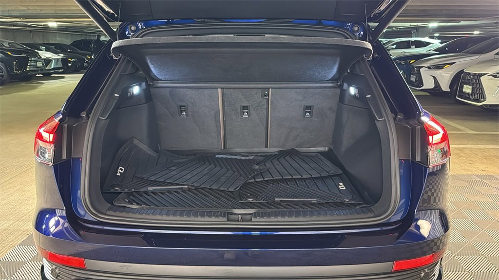Used 2024 Audi Q4 e-tron Prestige image 15
