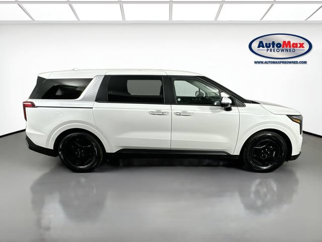 Used 2025 Kia Carnival FWD image 9