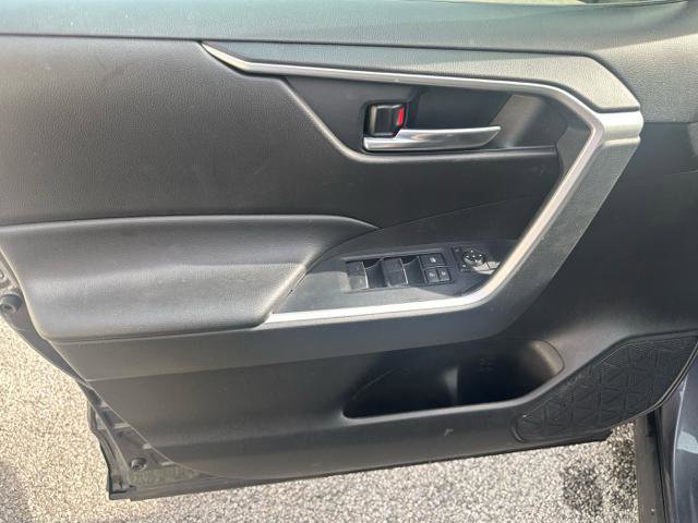 Used 2022 Toyota RAV4 XLE image 5