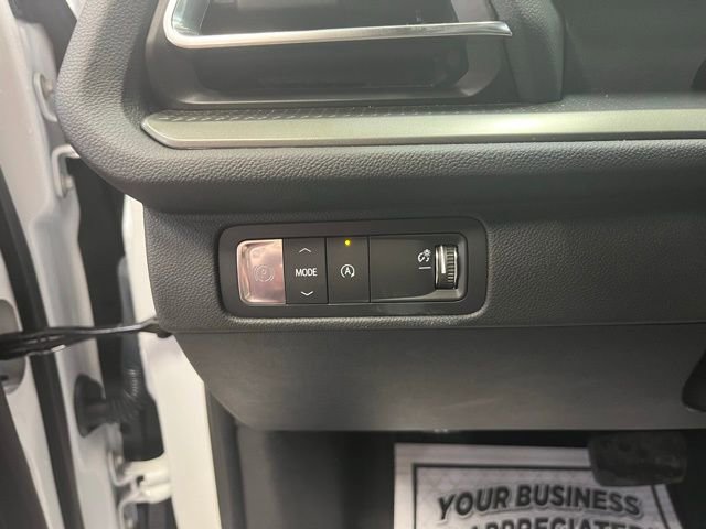 Used 2025 Chevrolet Traverse LT image 18