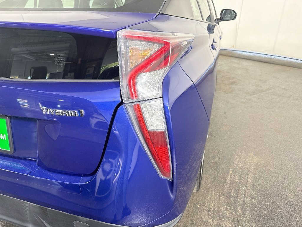 Used 2016 Toyota Prius Four Touring FWD image 33