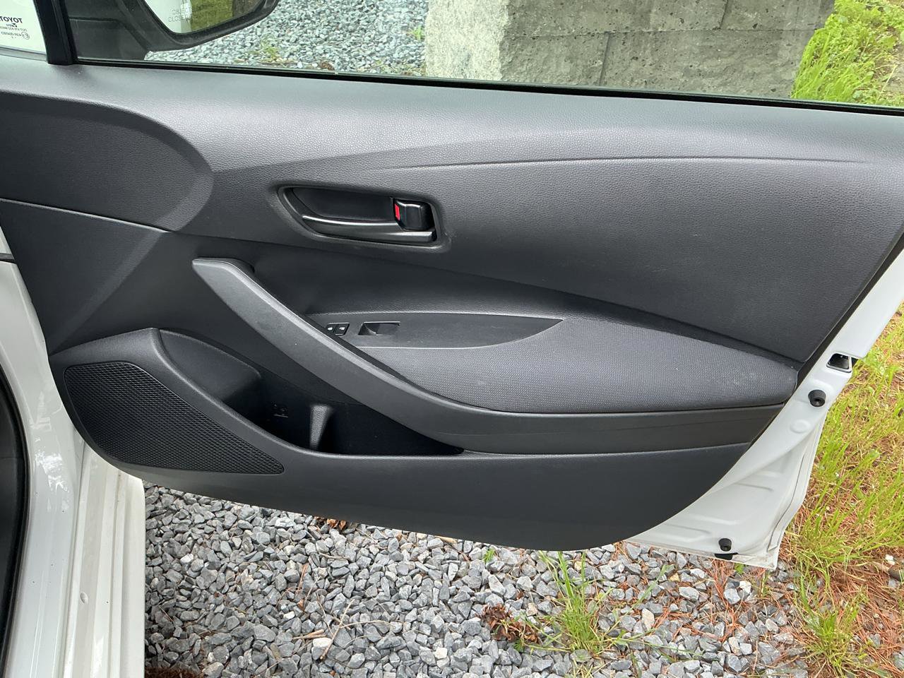 Used 2022 Toyota Corolla LE FWD image 14
