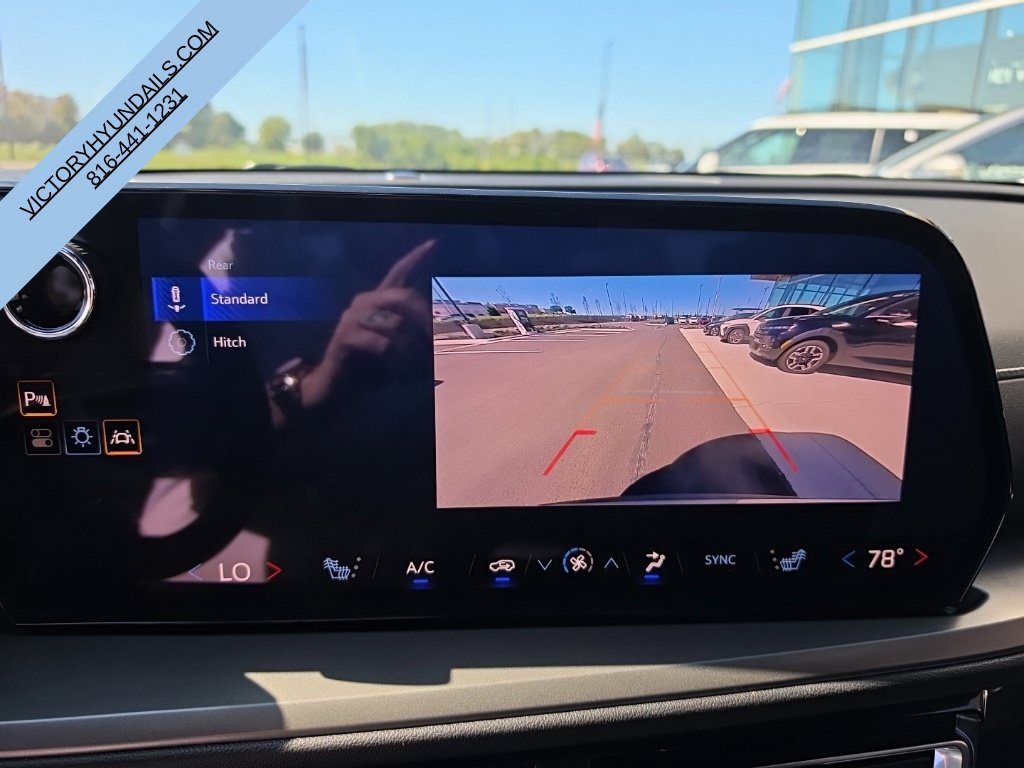 Used 2025 Chevrolet Traverse LT AWD/4WD image 20