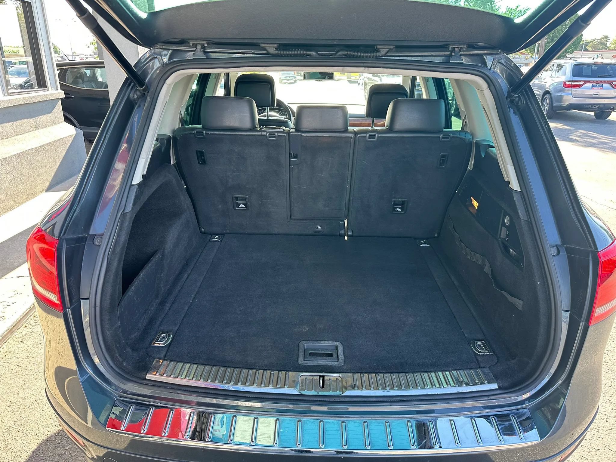 Used 2014 Volkswagen Touareg TDI AWD/4WD image 23