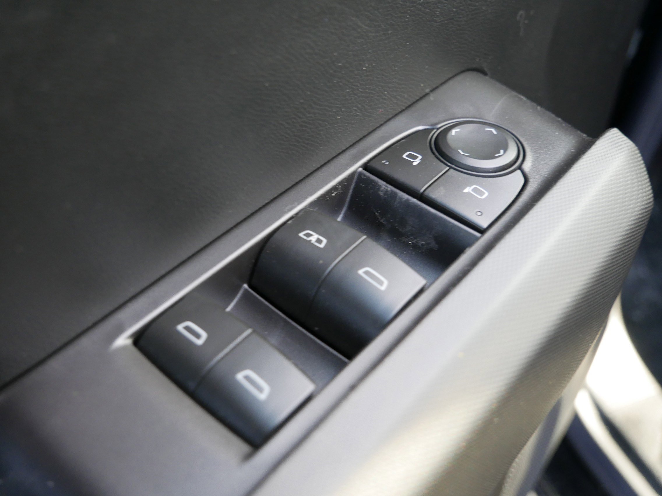 New 2026 GMC Canyon Elevation w/ Convenience Package image 16