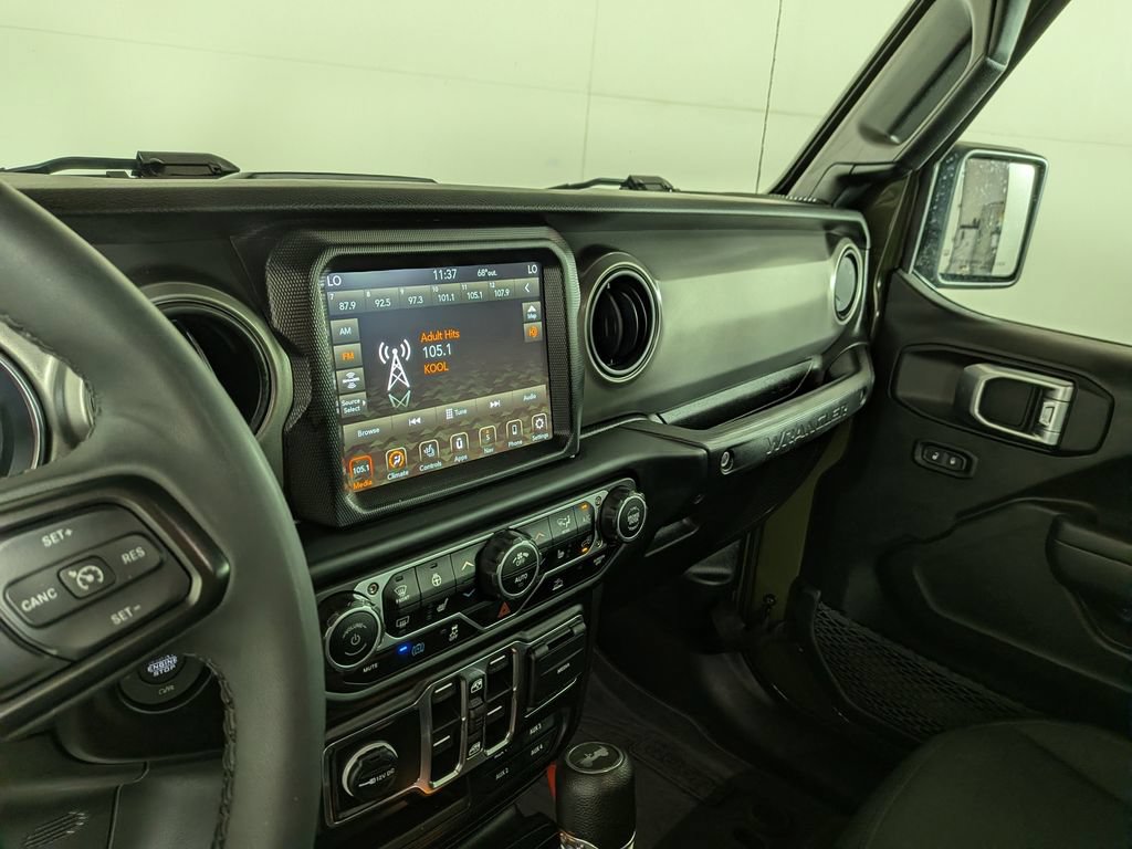 Certified 2023 Jeep Wrangler Unlimited w/ Sun & Screen Package AWD/4WD image 24