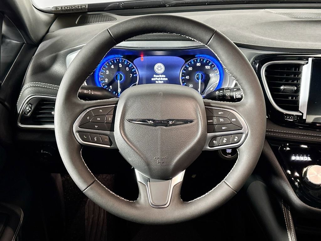 New 2026 Chrysler Pacifica Limited image 13