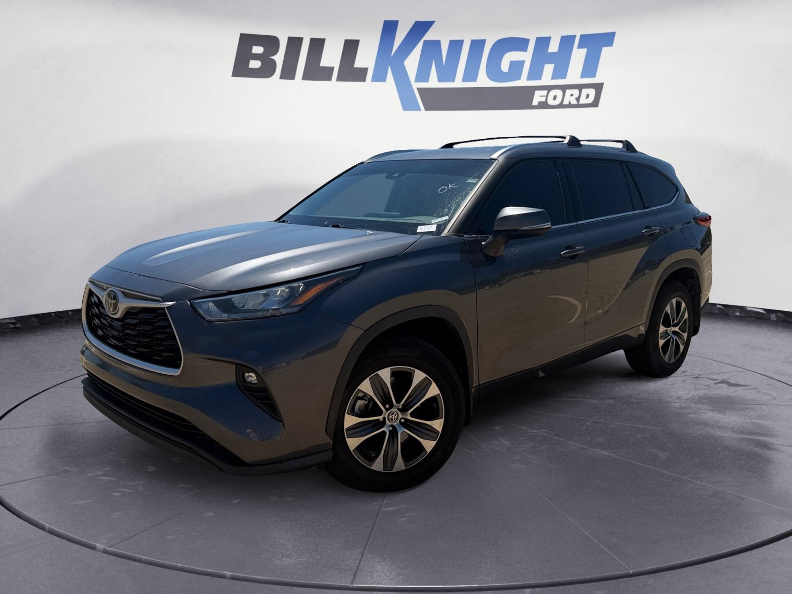 Used 2020 Toyota Highlander XLE AWD/4WD image 1
