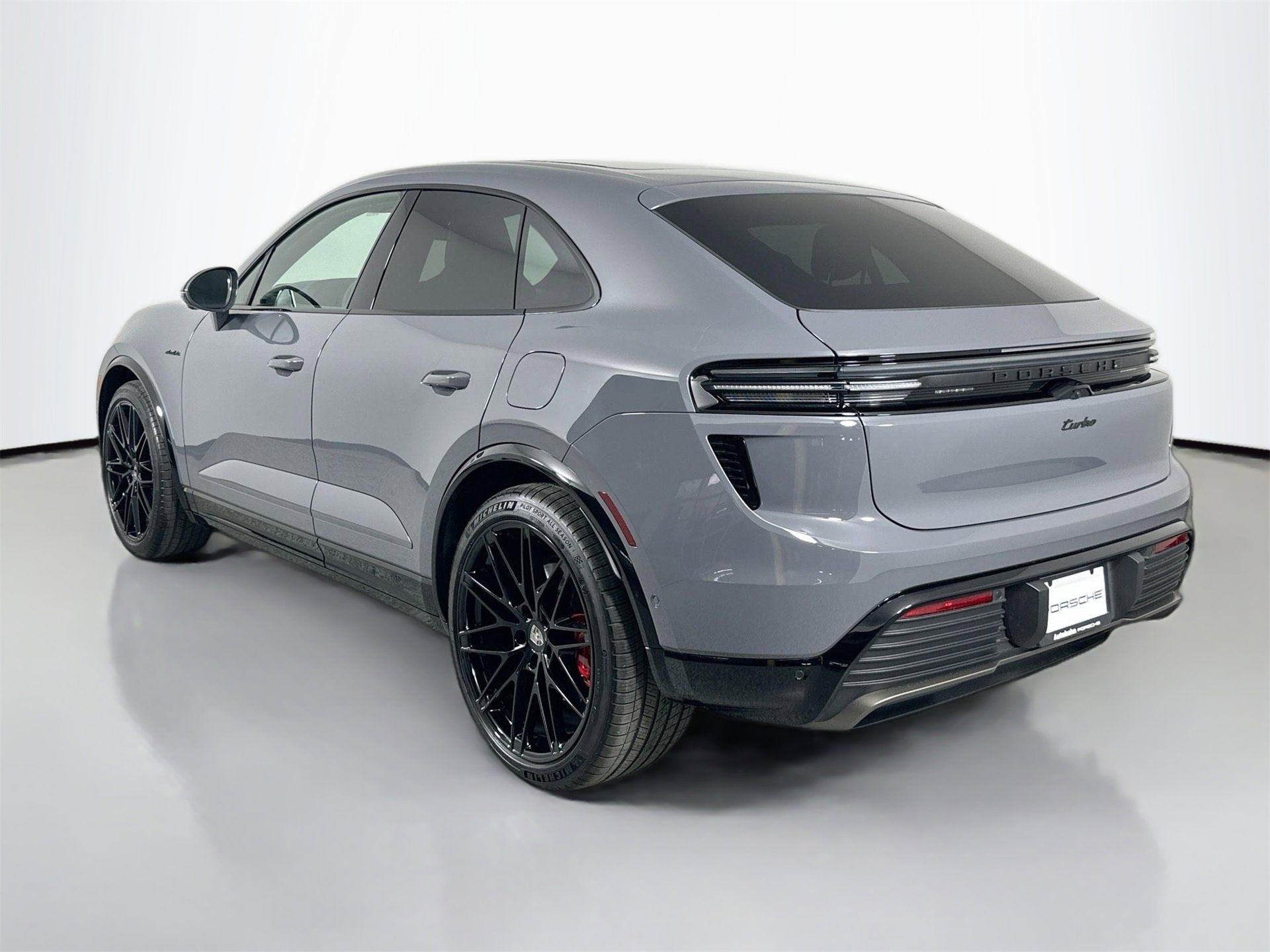 Certified 2025 Porsche Macan Turbo Electric image 3