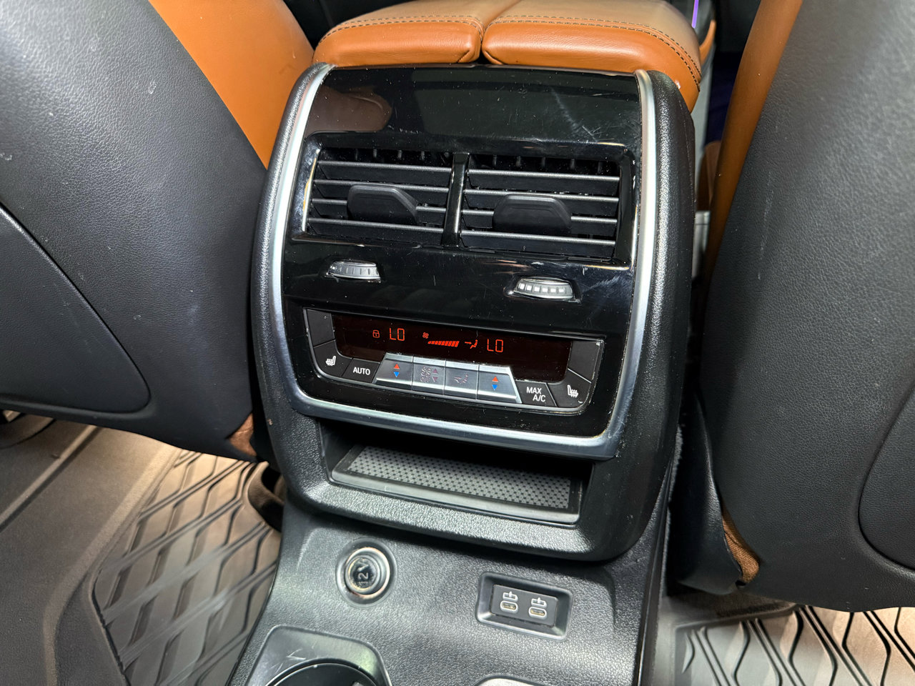 Used 2020 BMW X7 xDrive40i w/ M Sport Package image 36