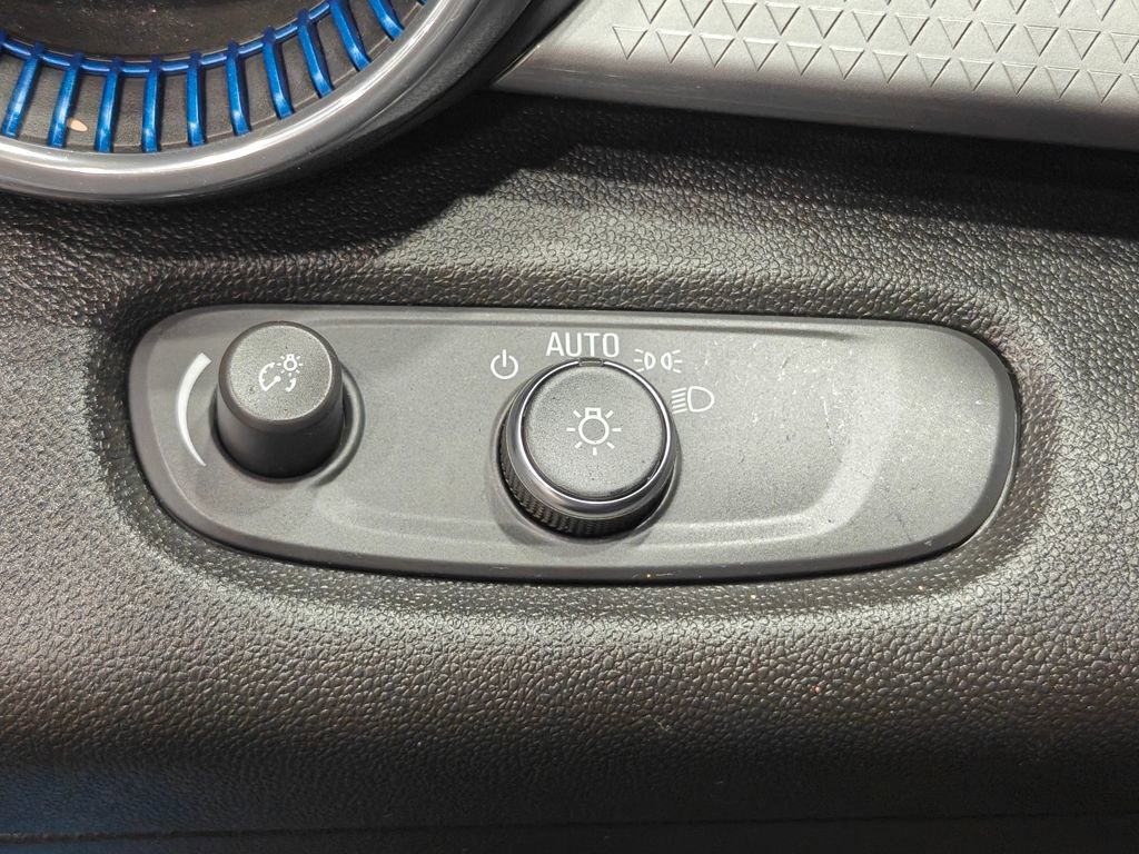 Used 2025 Chevrolet Trax LT image 36