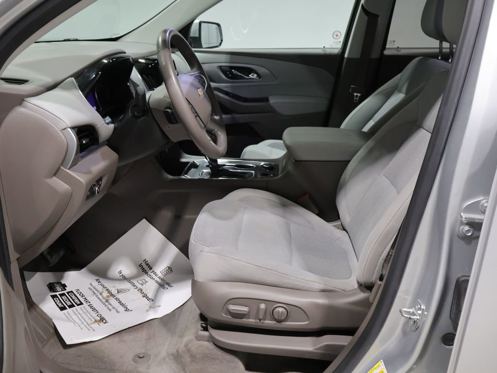Used 2020 Chevrolet Traverse LT image 11