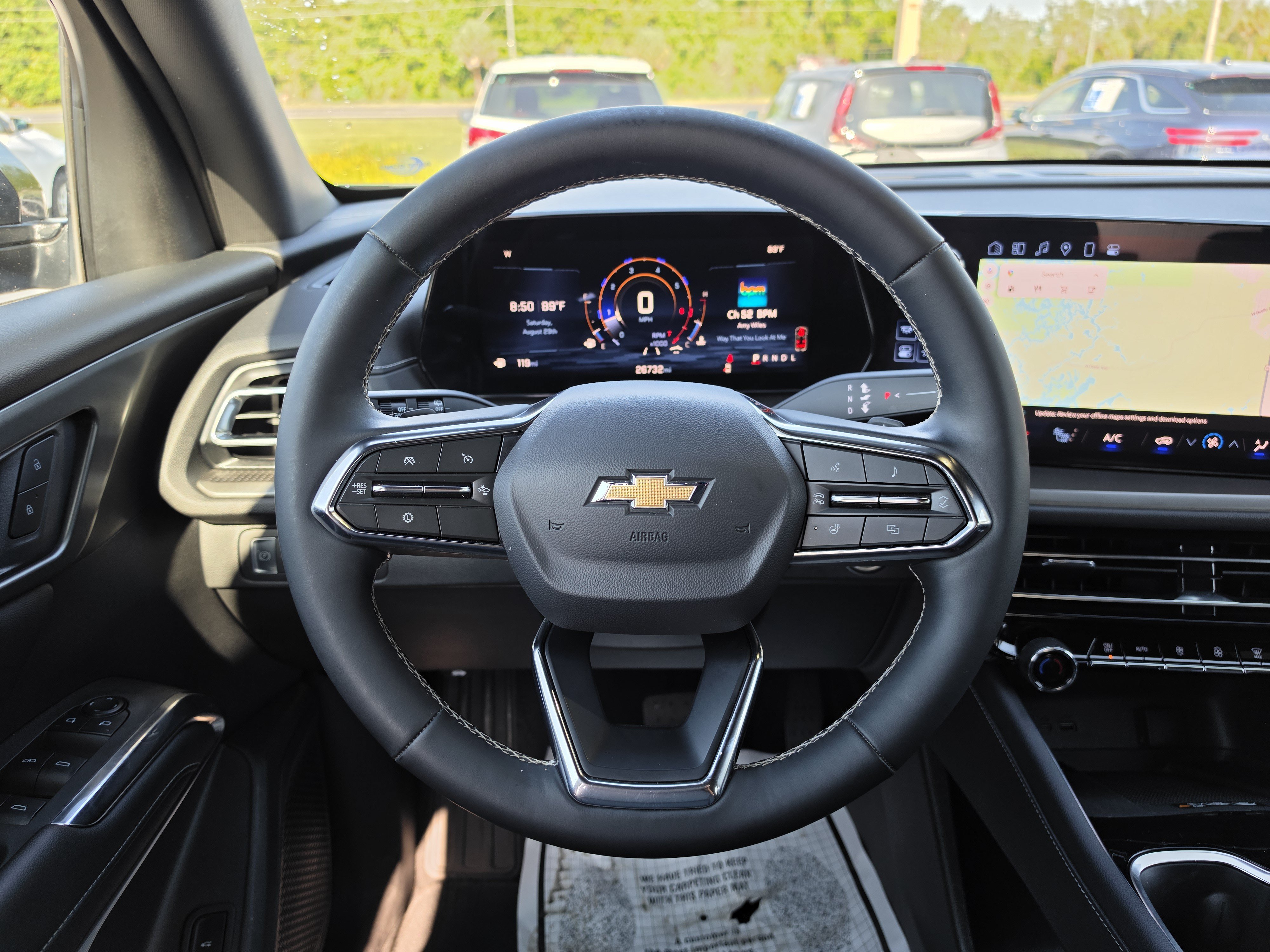 Used 2025 Chevrolet Traverse LT FWD image 19