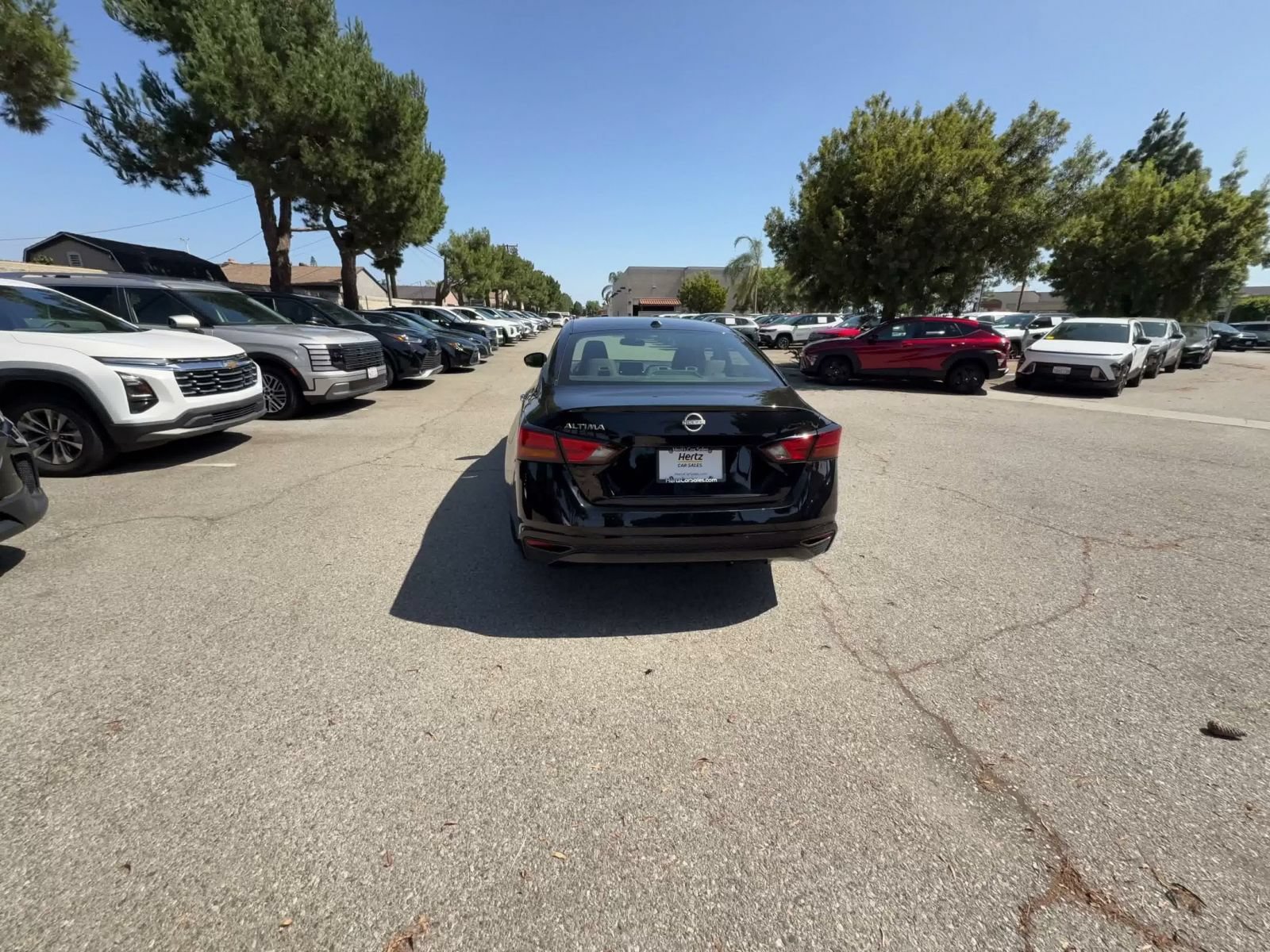 Used 2025 Nissan Altima 2.5 SV FWD image 12