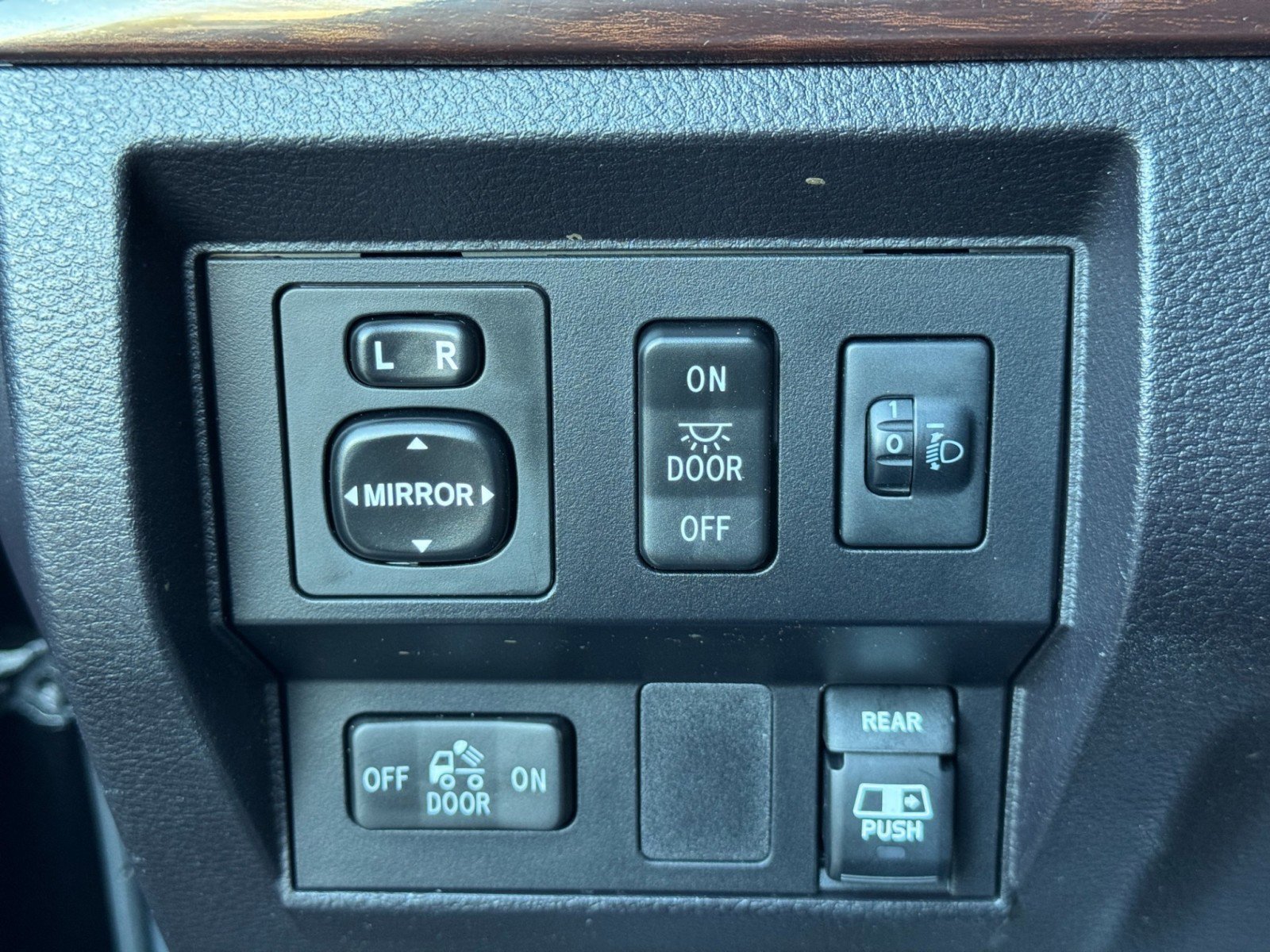 Used 2015 Toyota Tundra Limited w/ Limited Premium Package image 16