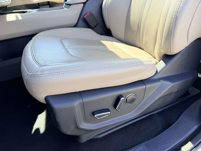 Used 2024 Ford Expedition Limited image 15