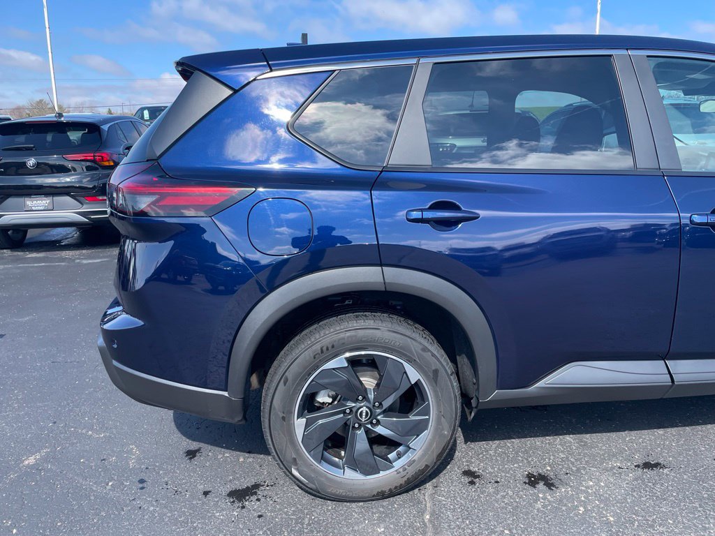 Used 2024 Nissan Rogue SV FWD image 27
