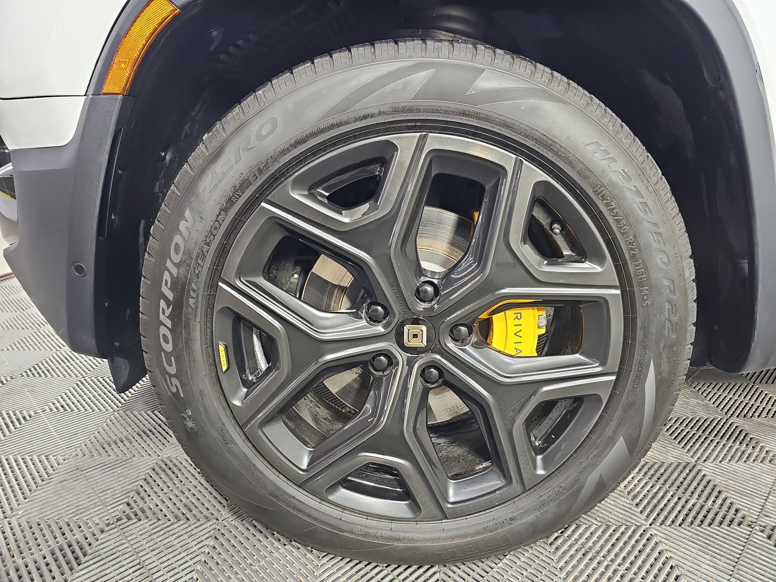 Used 2024 Rivian R1S Adventure AWD/4WD image 9