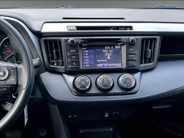 Used 2018 Toyota RAV4 LE AWD/4WD image 6