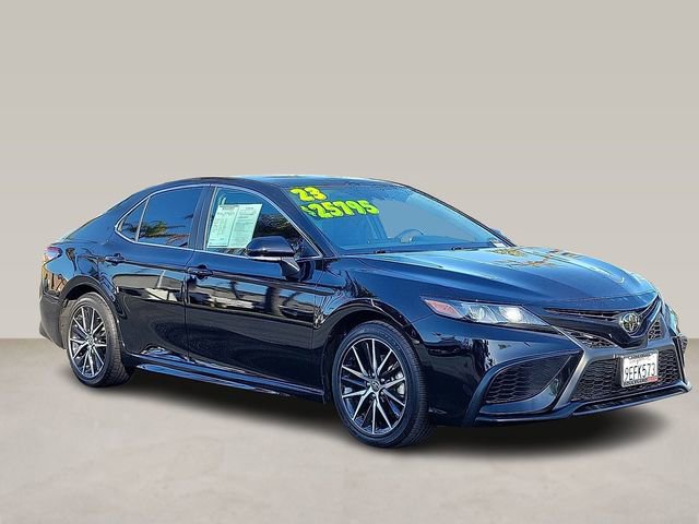 Used 2023 Toyota Camry SE image 1