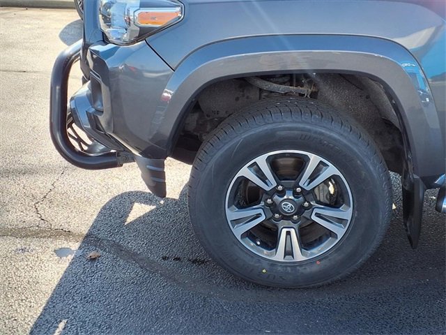 Used 2019 Toyota Tacoma TRD Sport image 18