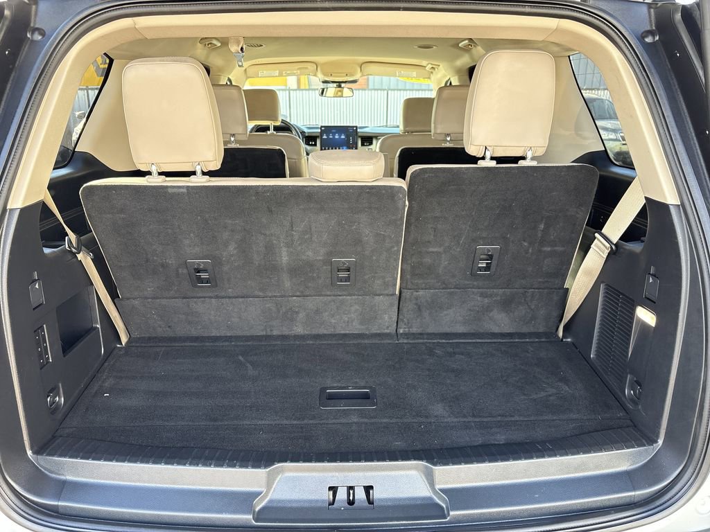 Used 2023 Ford Expedition XLT image 30