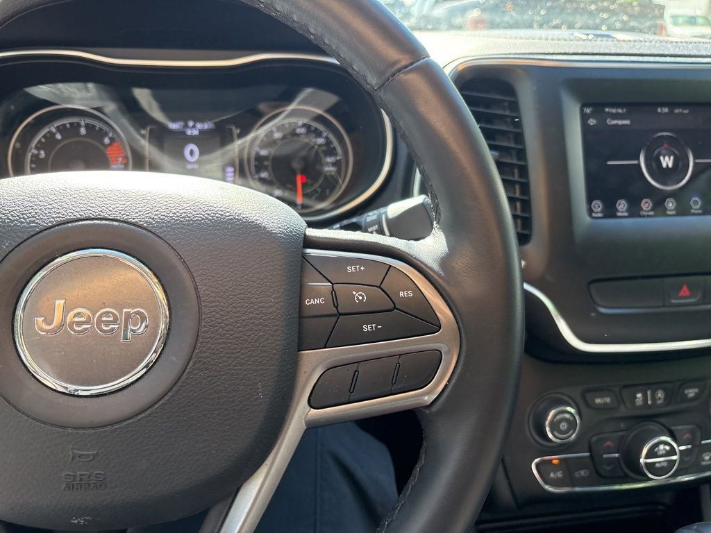 Used 2019 Jeep Cherokee Latitude Plus w/ Comfort/Convenience Group FWD image 22