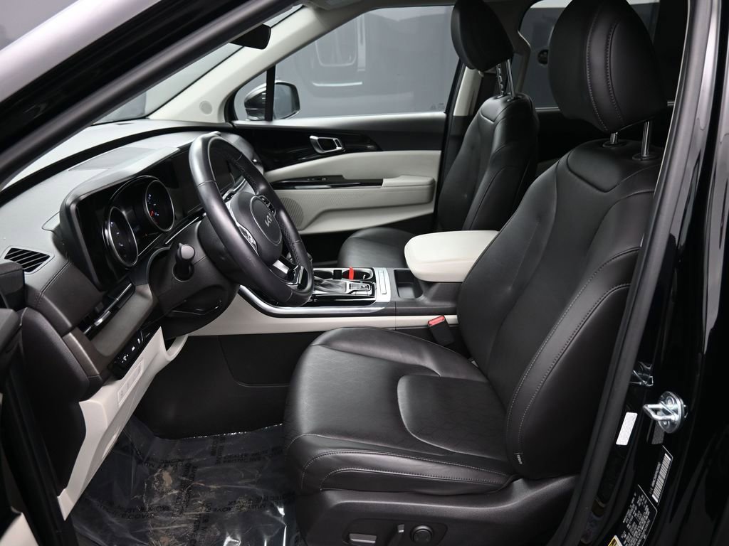 Certified 2023 Kia Carnival EX image 18