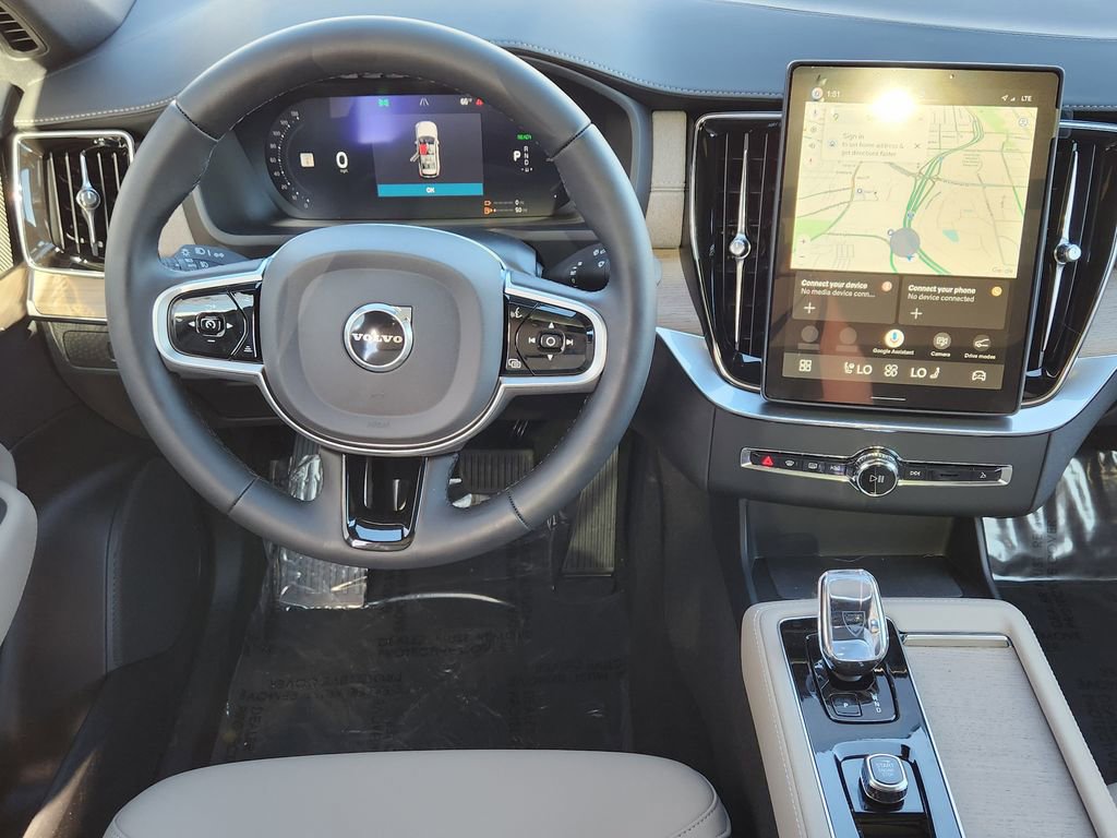 New 2026 Volvo XC90 T8 Plus w/ Protection Package Premier image 3