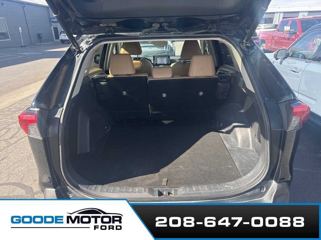 Used 2021 Toyota RAV4 XLE Premium AWD/4WD image 17