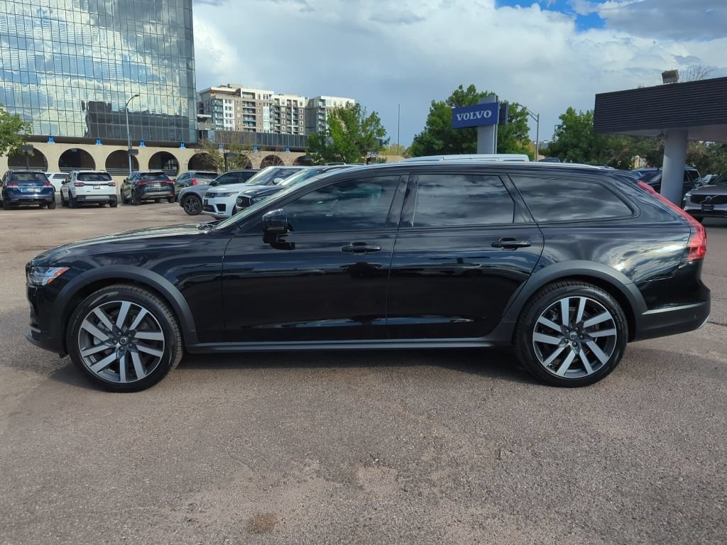 Used 2023 Volvo V90 B6 Cross Country Ultimate w/ Climate Package AWD/4WD image 4