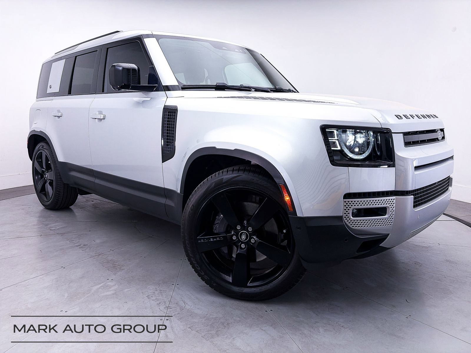 Used 2023 Land Rover Defender 110 SE AWD/4WD video 1
