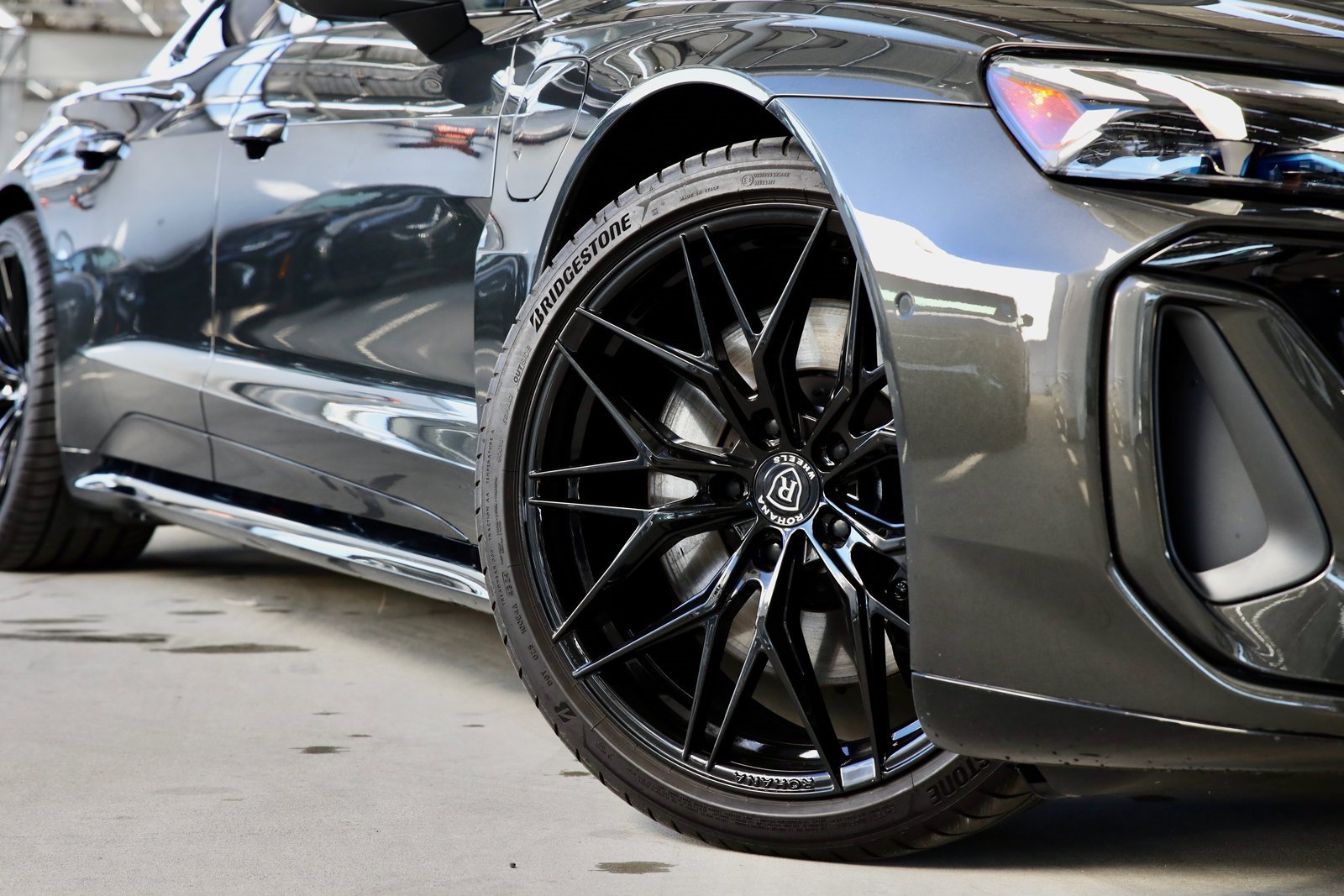 New 2025 Audi S e-tron GT Prestige image 9