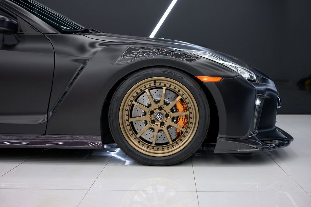 Used 2018 Nissan GT-R Premium image 11