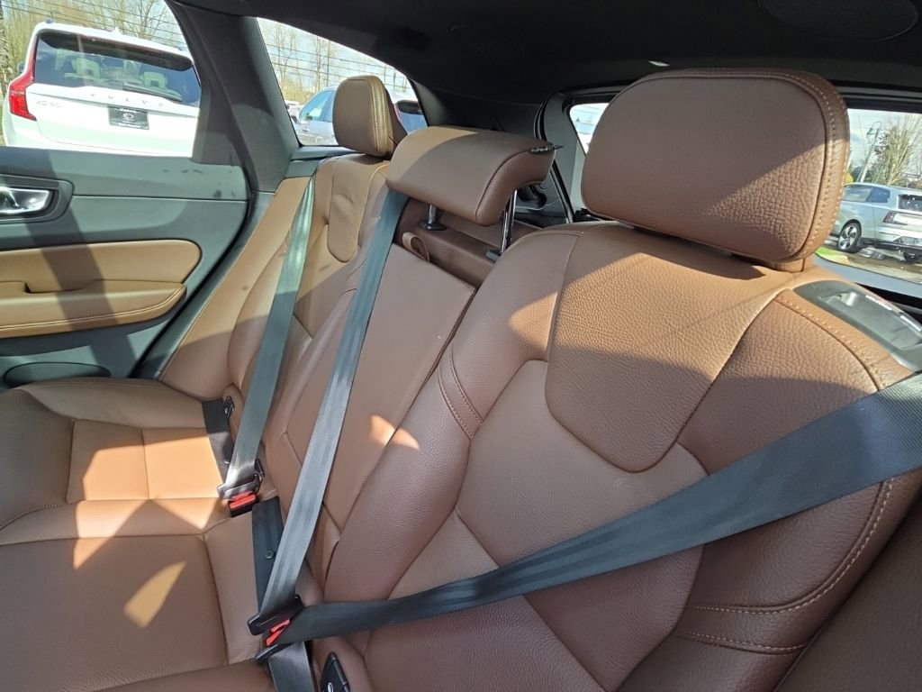 Certified 2023 Volvo XC60 B5 Plus w/ Climate Package image 6